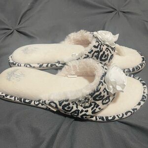 Pretty you London Leopard Print Women's Slippers with Floral Accent NWOB